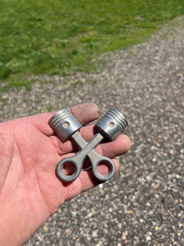 Double piston badge
