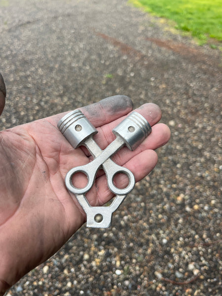 Double piston license plate topper