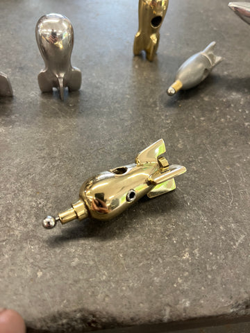 Brass bomb side screw